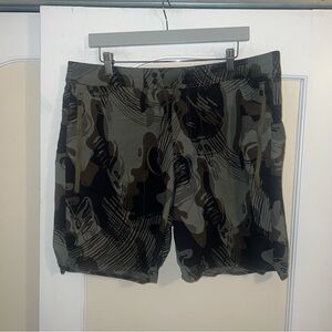 Roark Printed Army Green 5 Pocket Board Shorts Size: 38 Flawed